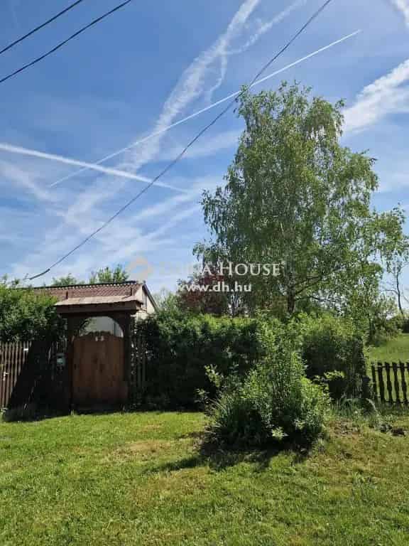 Balatonfenyvesi nyaraló eladó teljes berendezéssel