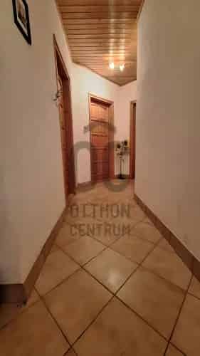 Nadap eladó családi ház 2002-ből - 40m2 garázs, terasz