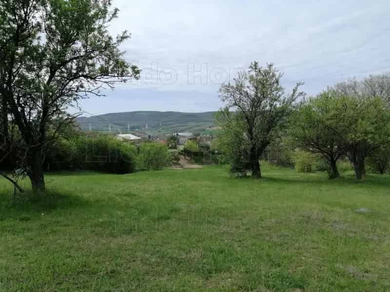 Balatoni panorámás zártkert eladó Kőröshegyen