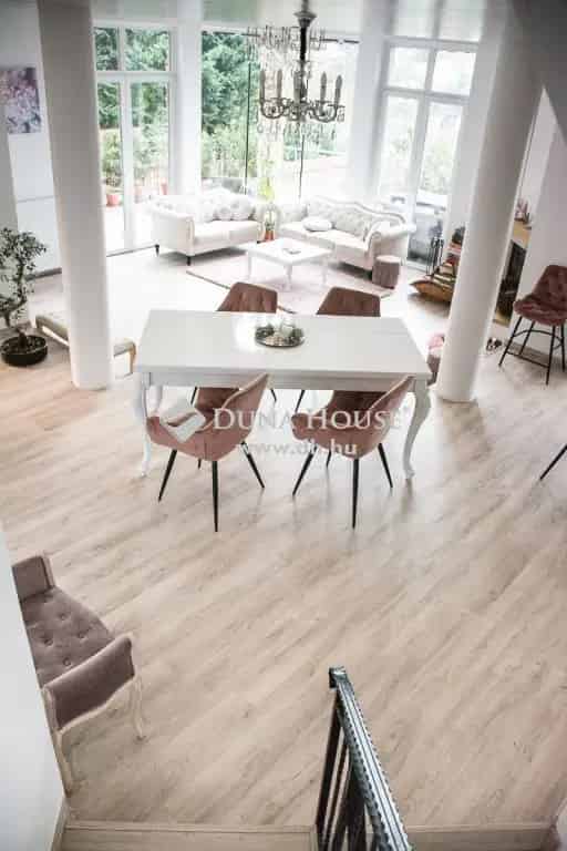 Panorámás Budai Villa Eladó Wellnesszel