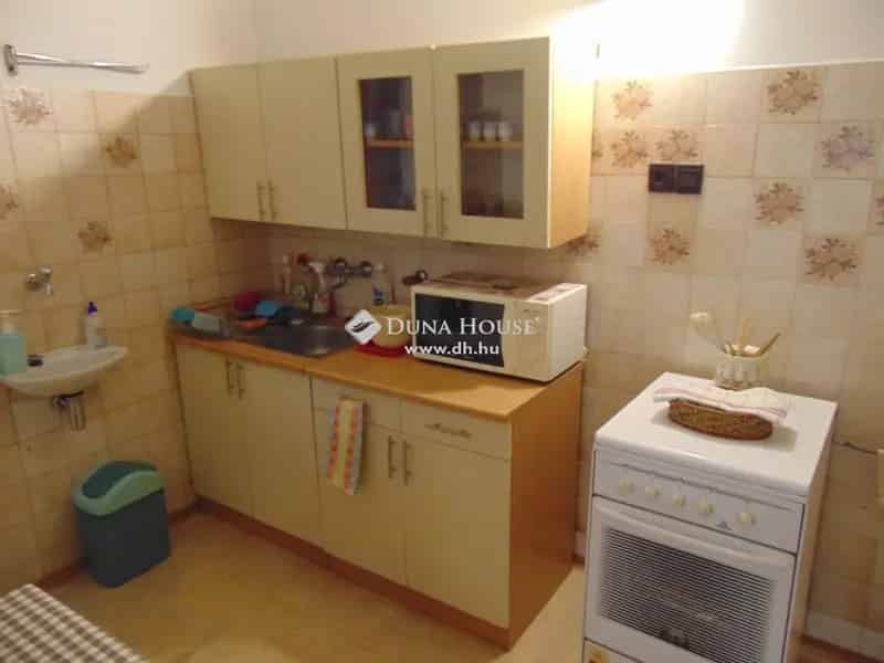 Hossz	 uhetény 98nm-es 2+nappalis családi ház eladó