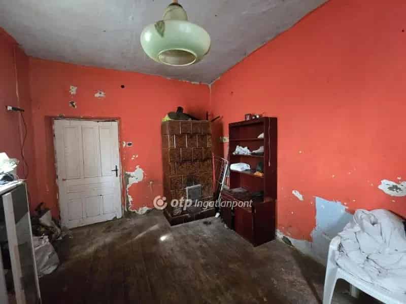 Kaba 52nm-es családi ház eladó 3955nm-es telken