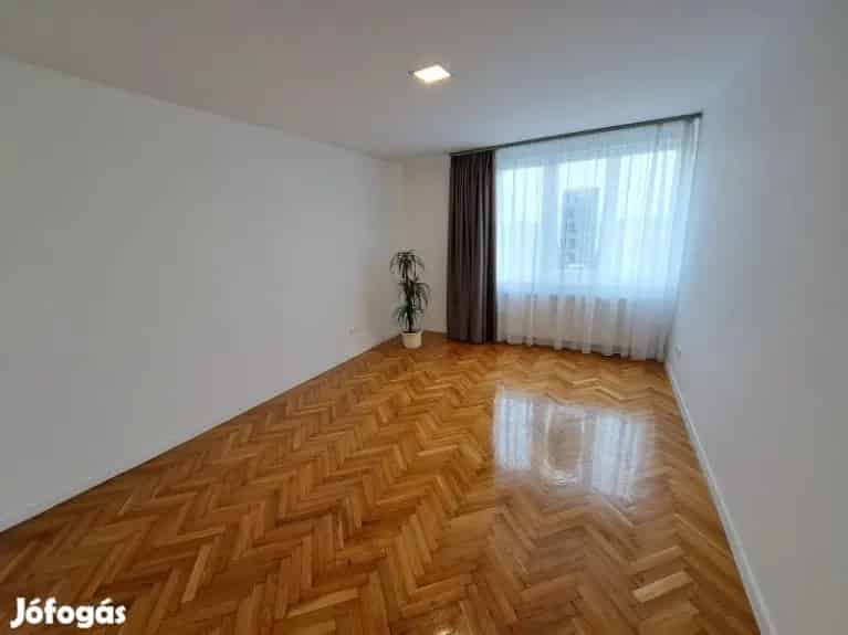 66 m2-es 2 szobás felújított lakás Pécs belvárosában eladó