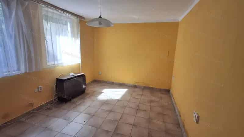 Szolnok Belváros 2 szobás családi ház eladó