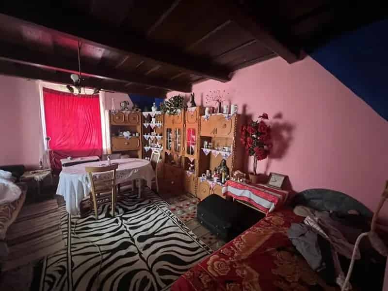 Felujítandó Parasztház Bugyin - 78 m² - 973 m² Telek