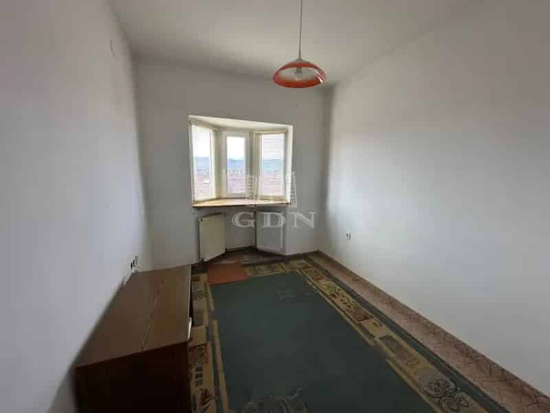 Váci 44 m2-es tégla lakás eladó alacsony rezsivel