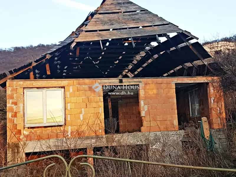 140 nm-es családi ház Tatabányán panorámás telken