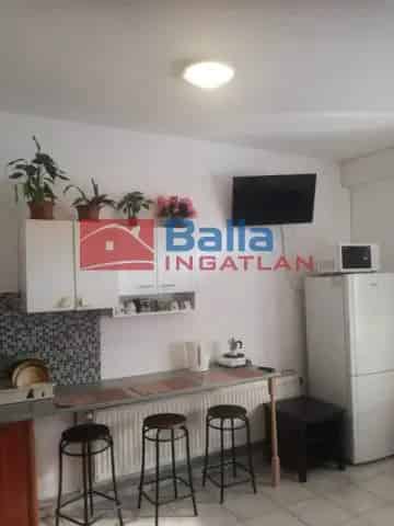 Balatonfűzfői családi ház eladó 3 apartmannal
