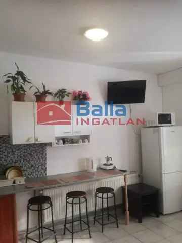 Balatonfűzfői családi ház eladó 3 apartmannal