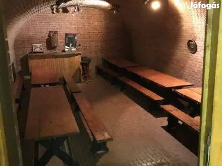 Ábrahámhegy 6652m2 Telek 940m2 Kőépülettel És 372m2 Könnyűszerkezetessel