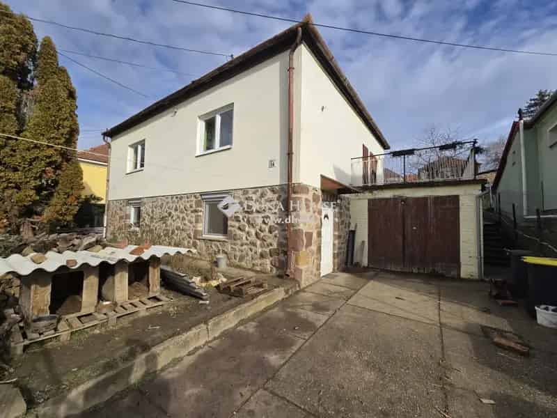 100 m2-es családi ház eladó Komlón