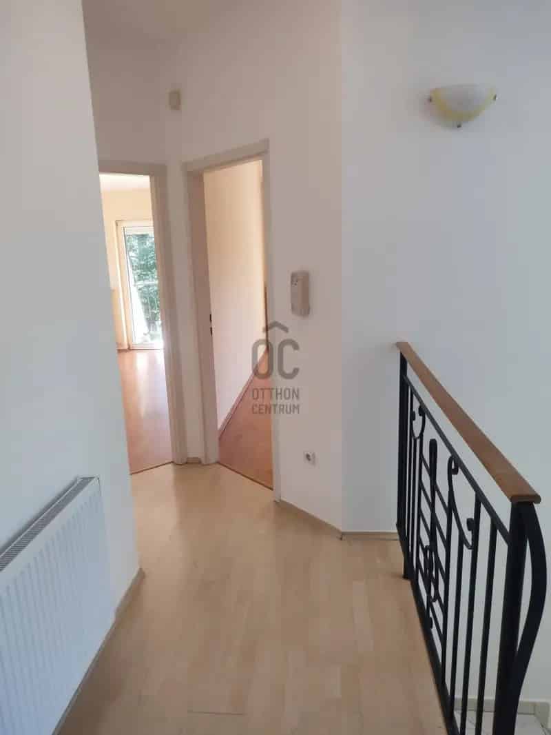 Adyliget családi ház eladó - 275 nm, 3 szintes, garázs, szauna, télikert