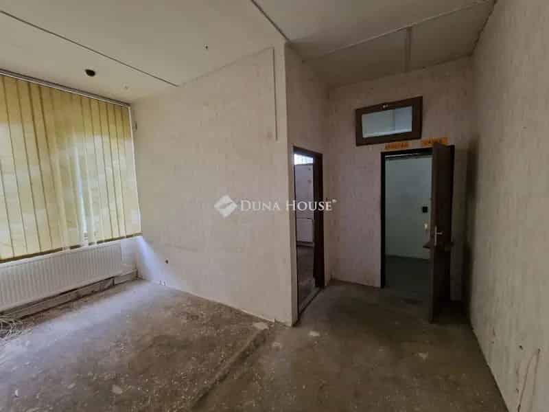 Pécs Családi Házas Részén Üzleti Ingatlan Eladó