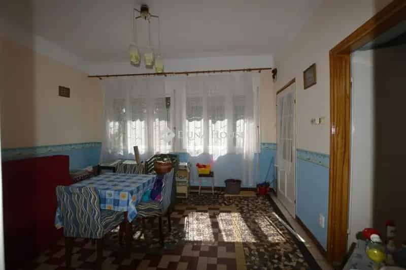 Balaton közeli csendes ház eladó Ábrahámhegyen