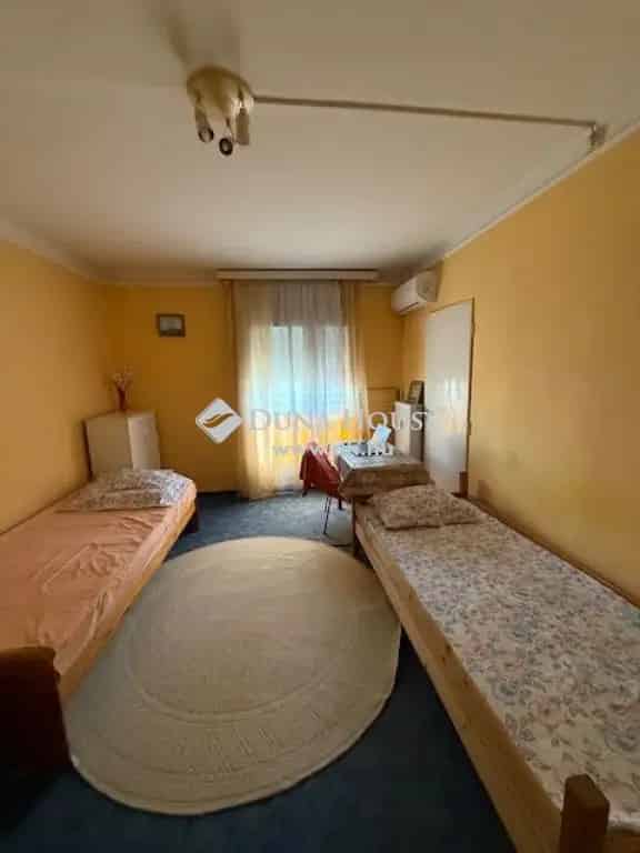 Pécs Megyeri tér 2 szobás klímás lakás kiadó