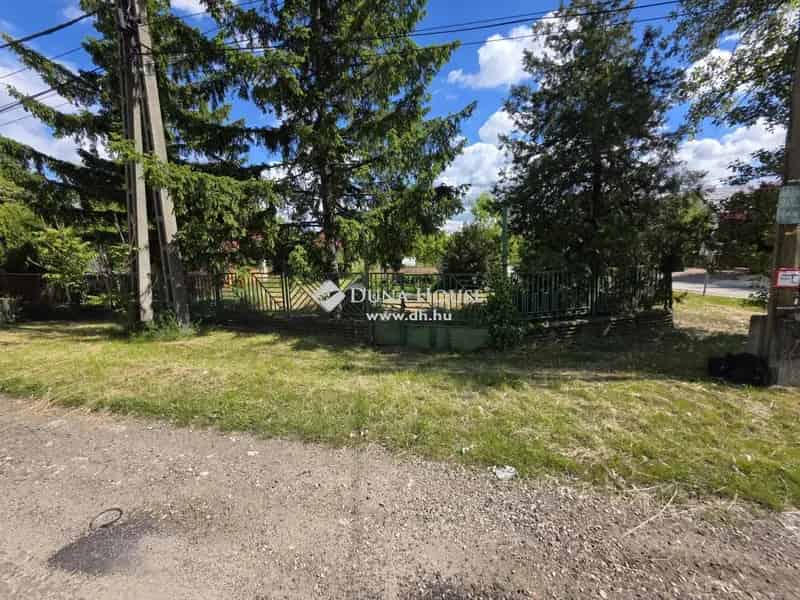 Saroktelek Törökbálinton 714 m2 Csendes környék