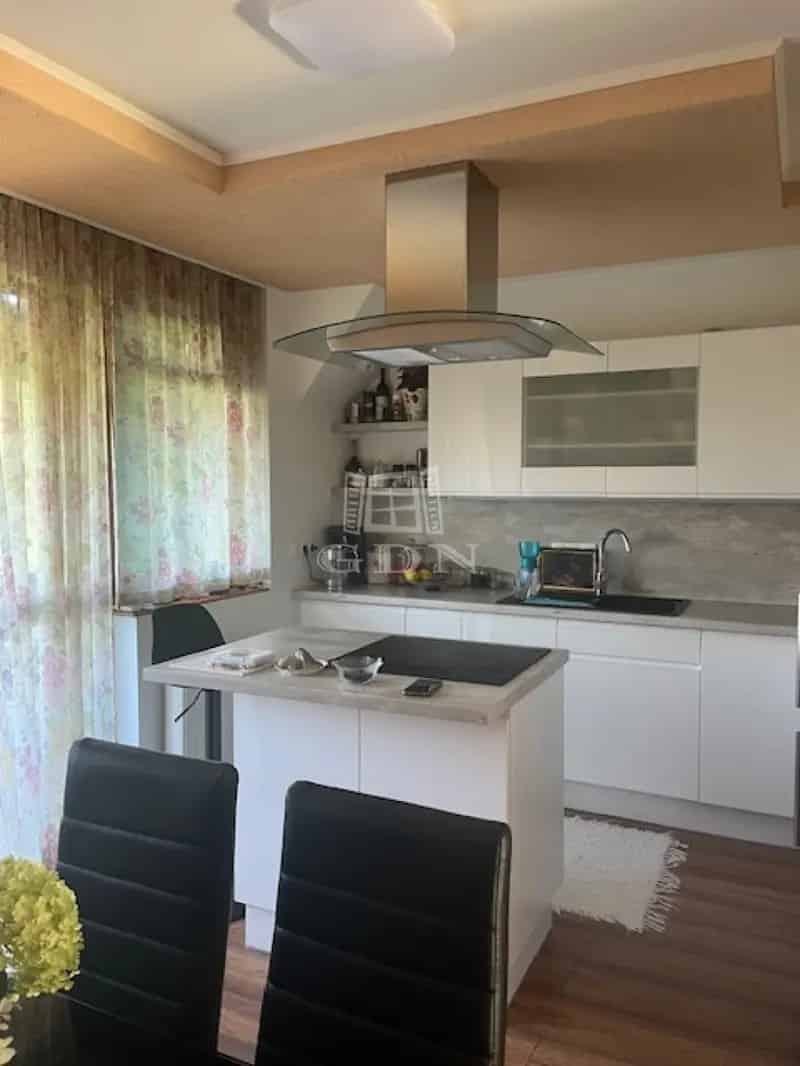 Keszthelyen felújított 2 2 félszobás lakás eladó