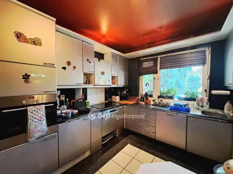 220m2-es családi ház Nyírpazonyban - 5 szoba, medence, dupla garázs