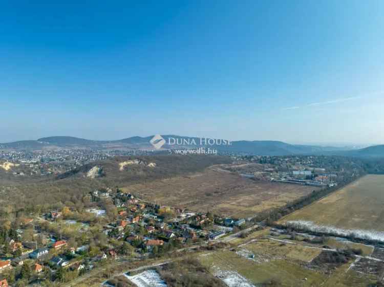 Nagykovácsi panorámás saroktelek eladó - Budapest közelében