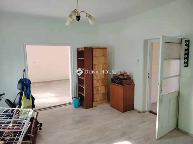 Kisbéri 2 szobás tégla ház eladó 977m2-es telken