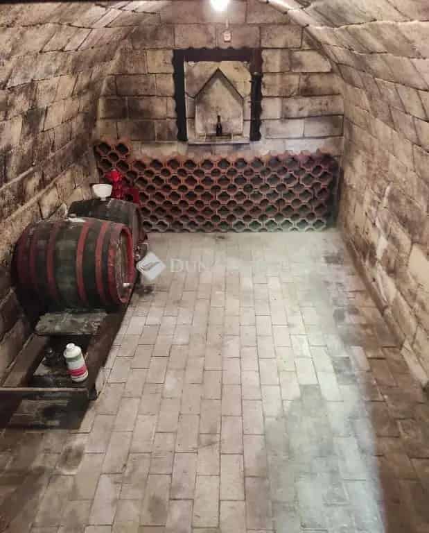 2 Hektáros Birtok Elado Nadap Lovasbereny Kozelben