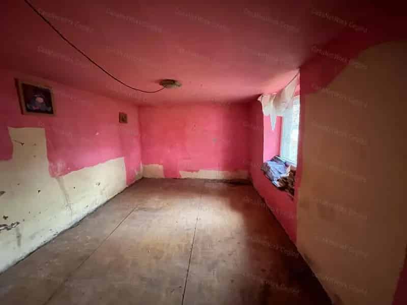 Ceglédi zártkert eladó - 1643 m2 telek 37 m2 épülettel