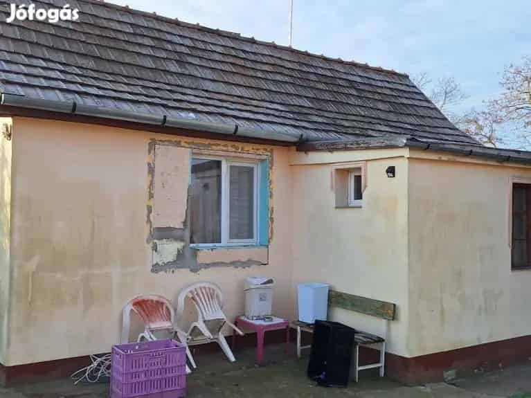 Debrecen Szepesen elado csaladhaz gazdasagi epuletekkel