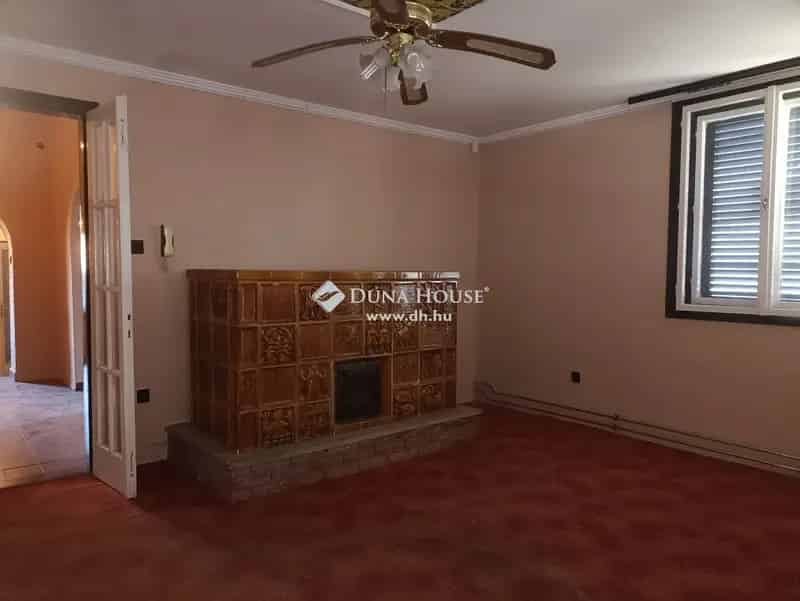 210 m2-es felujitando csaladhaz plusz kulonallo epulettel