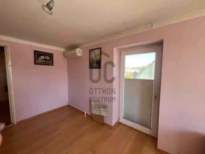Kalocsai eladó családi ház 2 lakással - H489795