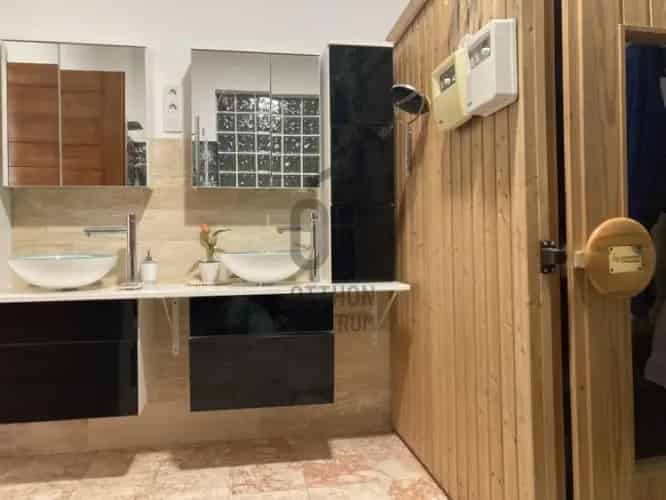 Parádi családi ház apartmanház eladó 10 szobával
