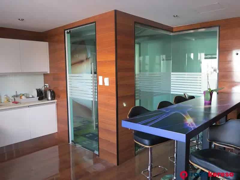 XIII kerületi Irodaház Kiadó 3424 m2 Felújított Modern