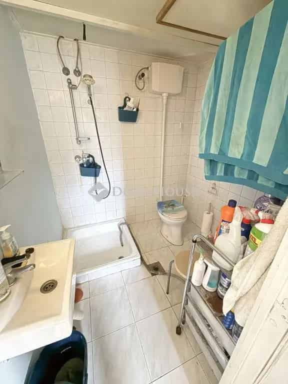 Kulfoldon Elo Lakas Elado Ket Generacios Csalad Hazresz Sajat Kerttel