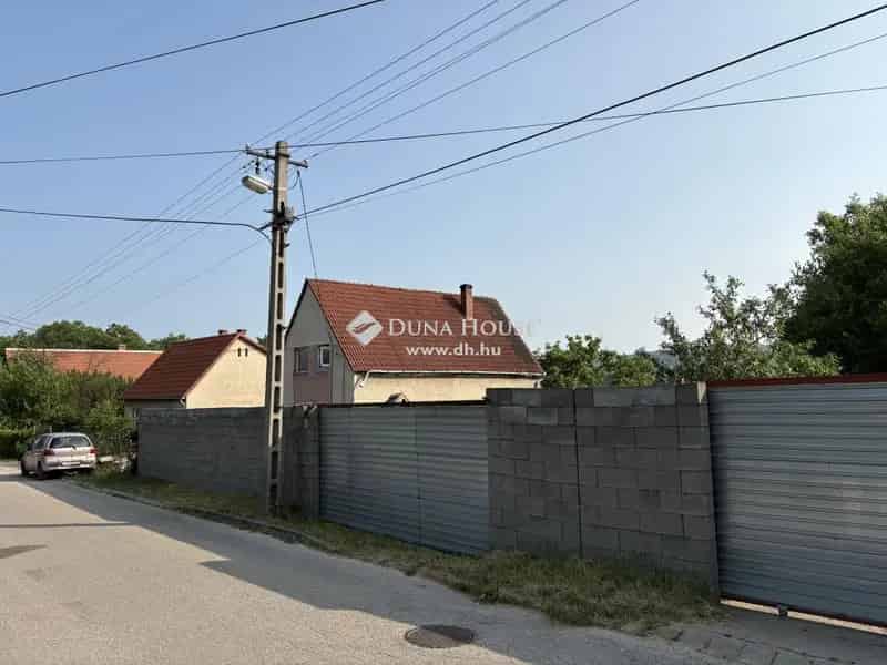Esztergom kertvárosi telek eladó 1427 nm
