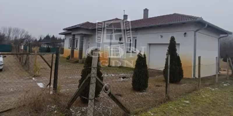 Kecskemét Szarkasi családi ház eladó 11000 nm-es telken