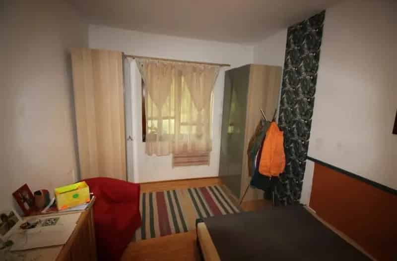 Páhi melletti tanya eladó - 3217m2 telek, 80m2 ház