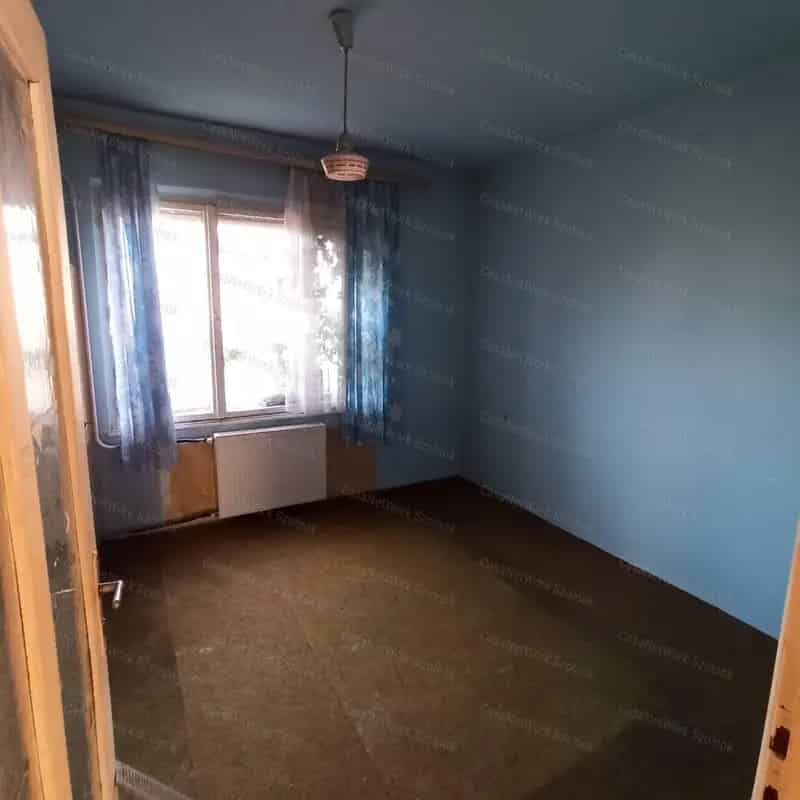 110 m2-es kétszintes ház eladó Mezőtúron felújítandó