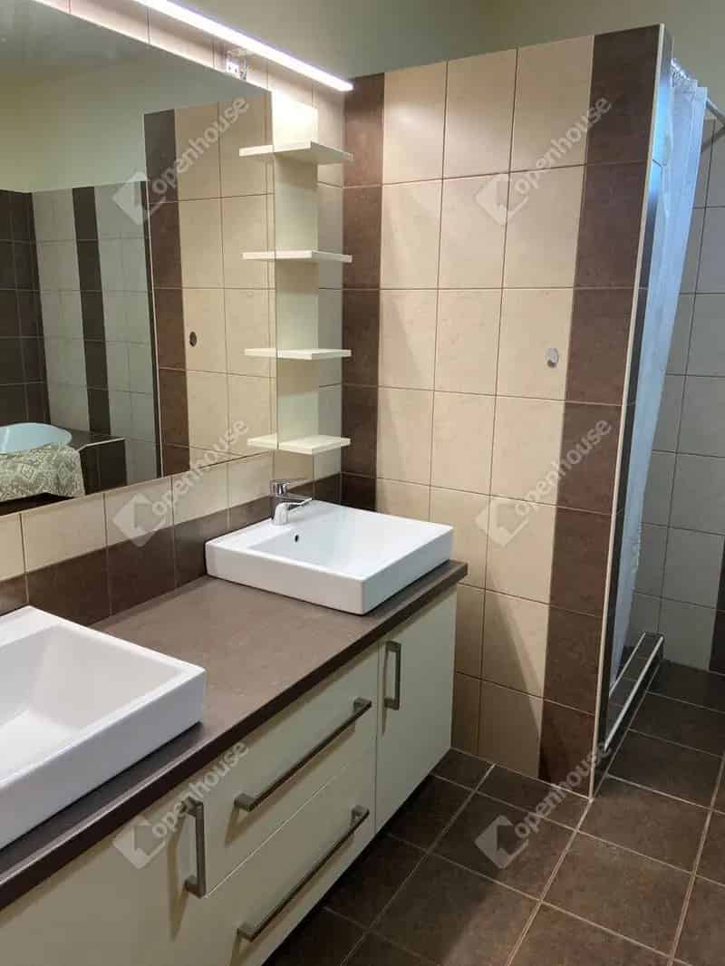 Eladó ikerház Nyúl - 85 nm 3 szoba garázs kert napelem