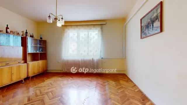 Mád 100nm-es családi ház 729nm-es telken panorámás kilátással