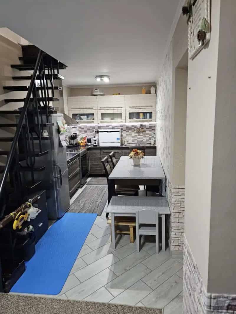 Eladó Mosonmagyaróvári Ikerház Felújított 67m2 1127m2 Telekkel