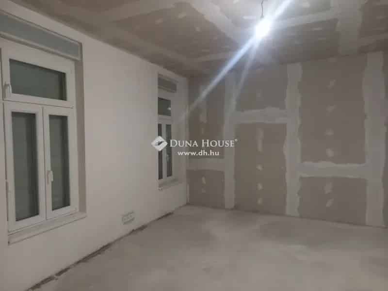 Pápai családi ház eladó - 6 szoba, felújított, 204 nm