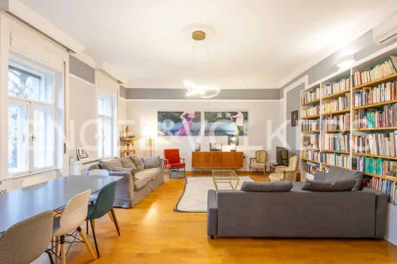 Parkra néző 3 hálószobás lakás Budapest V. kerületben