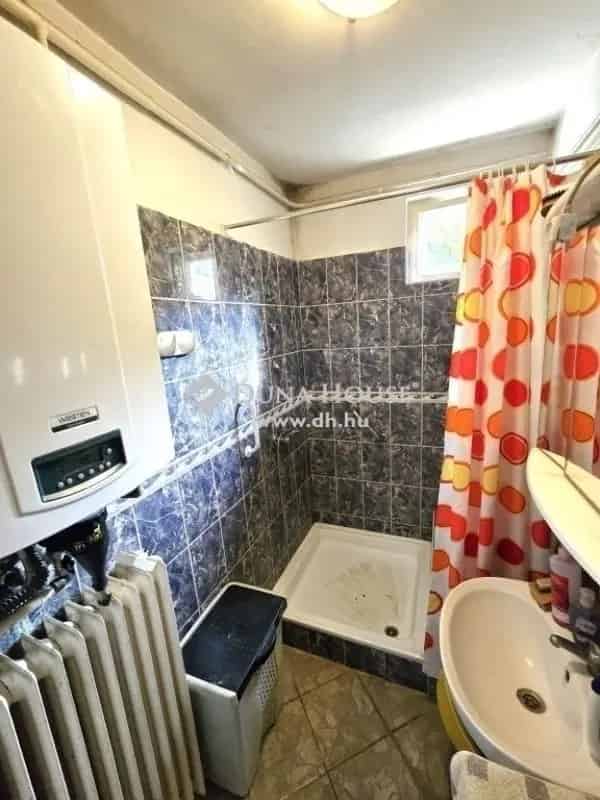 Pécs Kertvárosi Tégla Ikerház Eladó - Garázzsal és Pincével