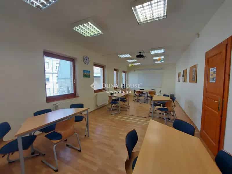 Szolnok Belvárosi Iroda Elado Kiado 158m2