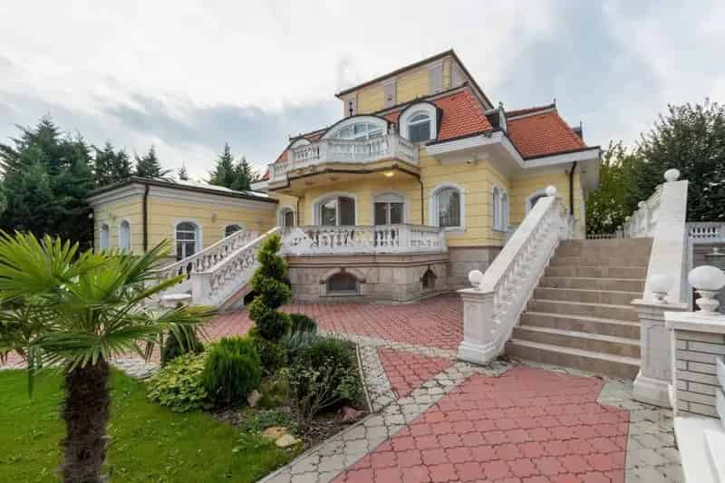 680 m2-es Luxus Családi Ház Dunakeszin Eladó