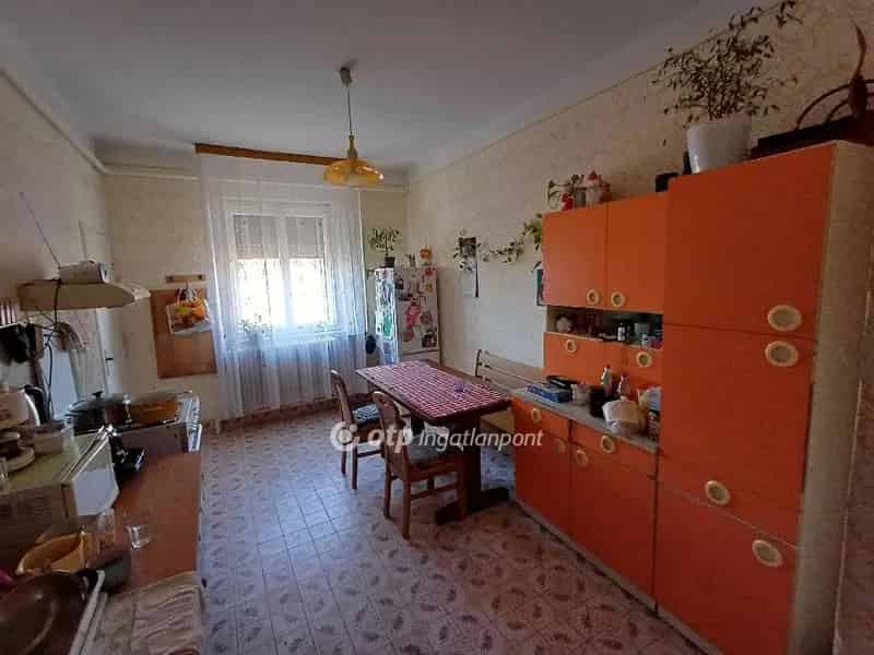 Tiszaeszlár családi ház eladó 1632 m2 telken