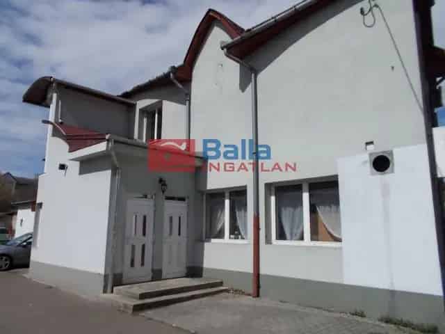 Ózd 48as út 300 nm-es családi ház eladó