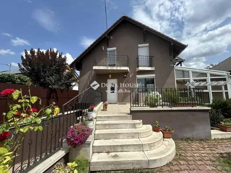 Vecsés 330 nm-es 5 szobás családi ház eladó