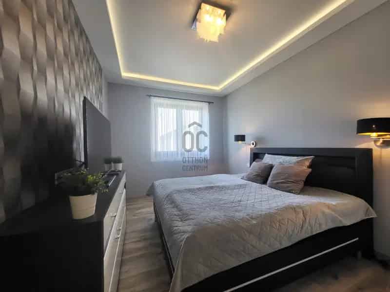 Herédi Luxus Családi Ház Eladó - 304m2 - Dupla Telek - Koi Tó