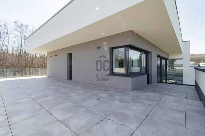 Lake Forest Villapark Luxus Villa Eladó