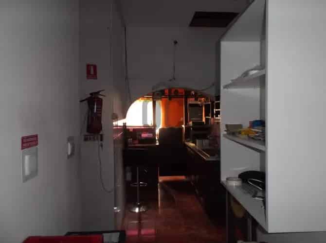Pápai eladó söröző és pizzéria berendezéssel